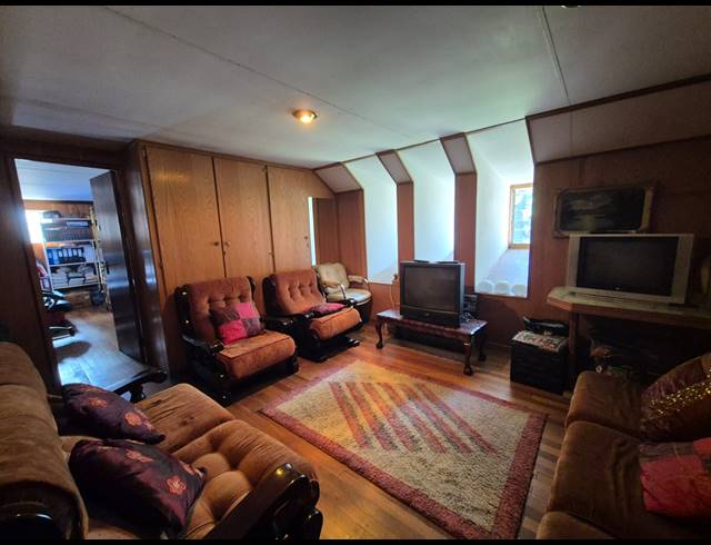 6 BEDROOM HOUSE FOR SALE IN THREE RIVERS